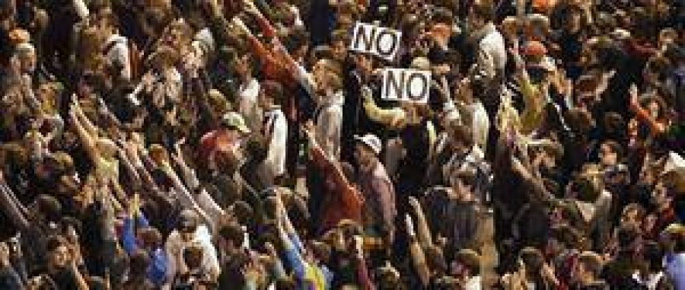 Cercado como nunca, Rajoy cuestion� las manifestaciones
