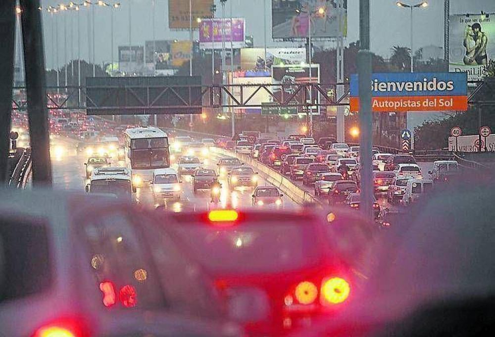 Diez kil�metros de cola tras un choque