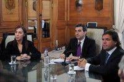 Transporte: Gobierno convocó a Scioli y Macri a una reunión