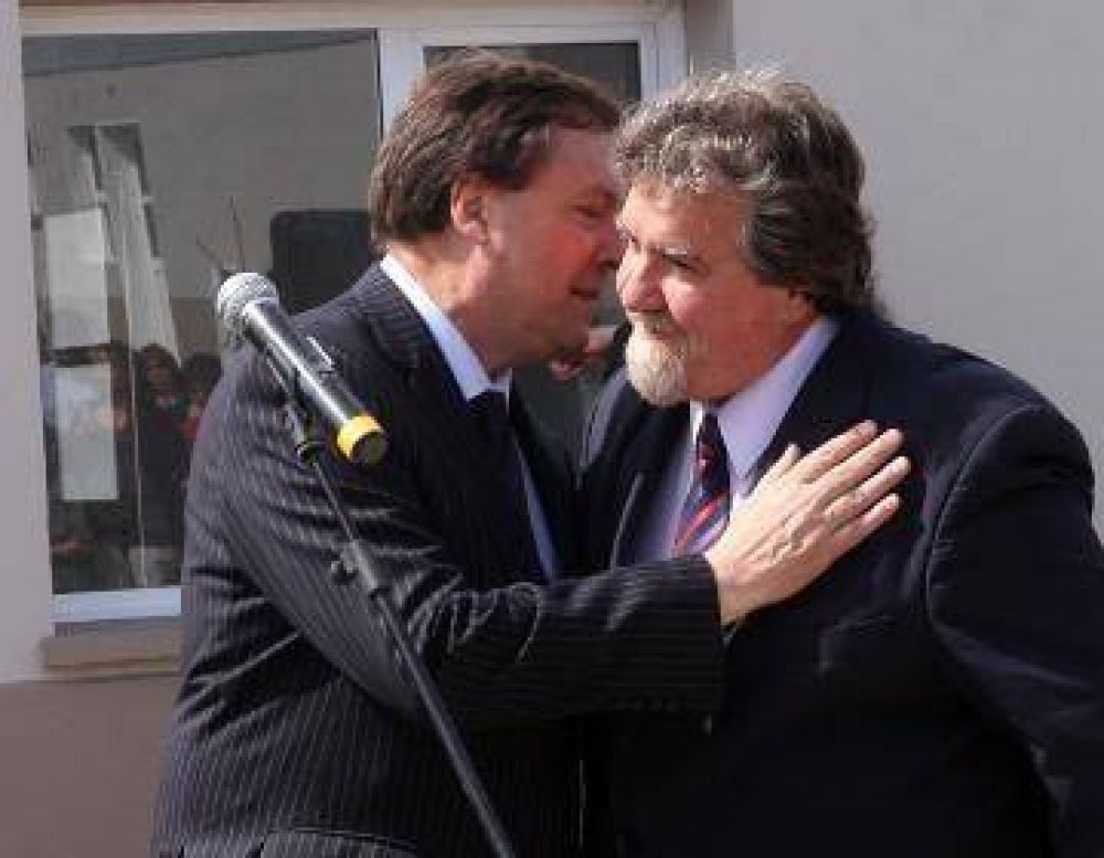 Cinco juras y gestos de distensi�n hacia el PJ