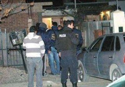 Investigan a joven por el doble crimen 