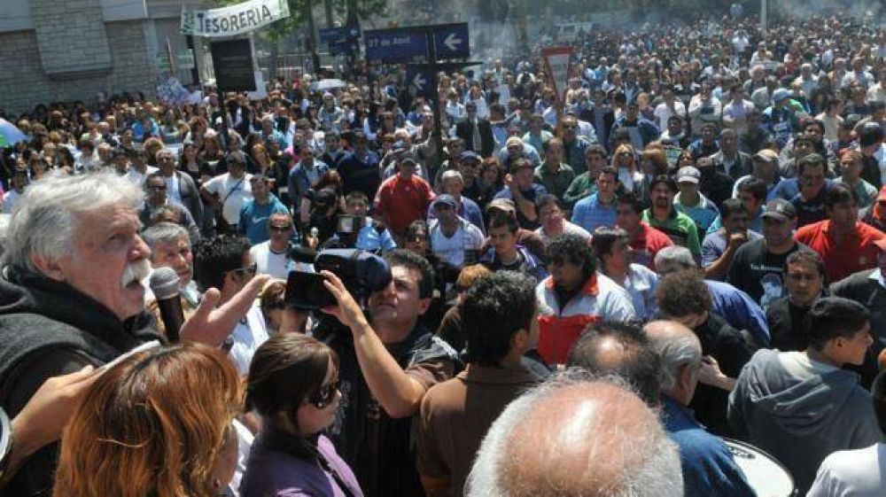 El Suoem acept� una suba de 13% que rige hasta mayo
