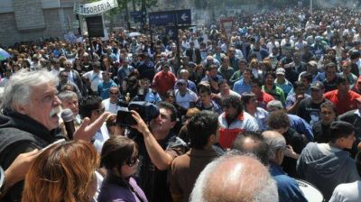 El Suoem acept� una suba de 13% que rige hasta mayo