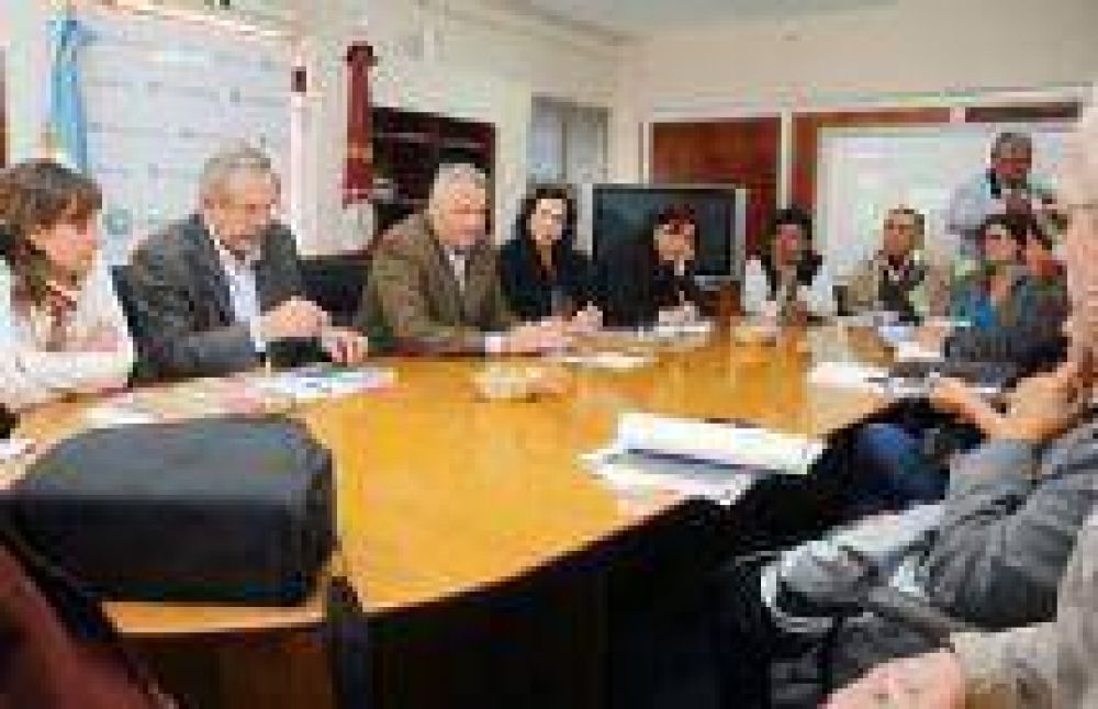 El Ministro De Angelis dialog� con los vecinos autoconvocados de El Galp�n