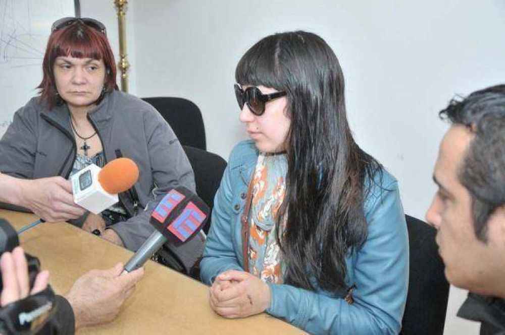 El secretario Rossi recibi� a la joven agredida en un boliche bailable