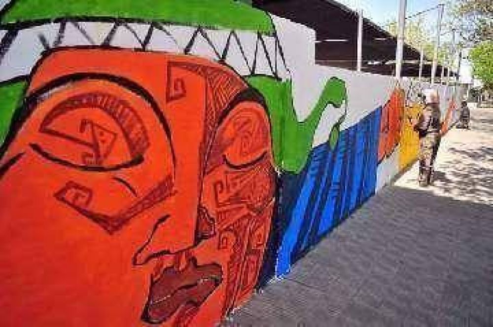 Comenz� el Encuentro Nacional de Muralistas y ya est�n pintando la ciudad