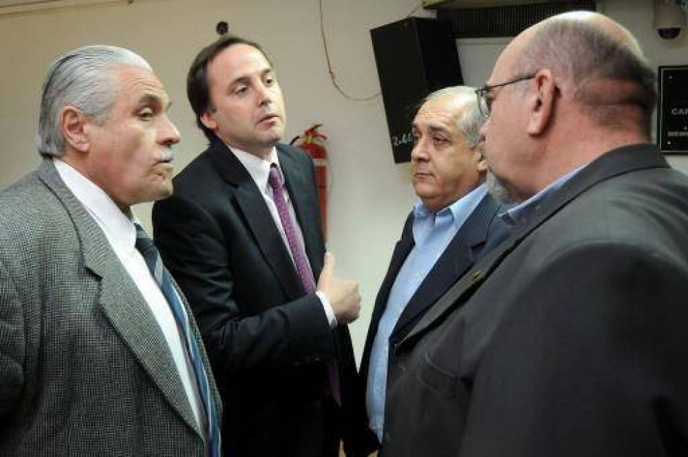 El Senado aprob� con modificaciones el proyecto de Ley sobre obligaci�n de inversi�n de las empresas mineras en programas de reconversi�n productiva y saneamiento ambiental en las a�reas de influencia de los yacimientos