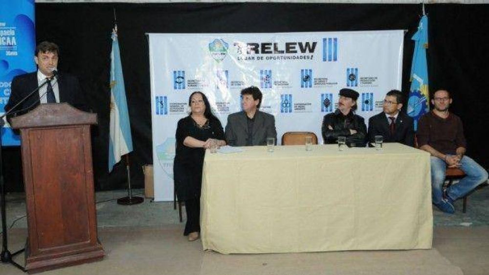 El intendente de Trelew inaugur� la VIII Ferifiesta del Libro y La Lectura