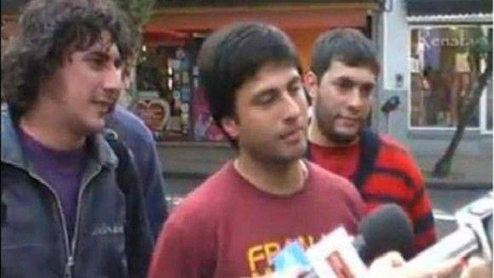  Estudiantes protestaron contra el IPLA y la Polic�a provincial