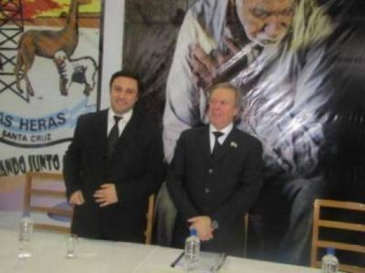 Con marchas, banderazos y repudios se espera la presencia del Gobernador