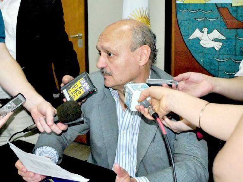 Tozzola neg� las acusaciones por las cooperativas locales