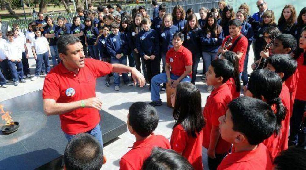  Voces de homenaje a la gesta sanmartiniana