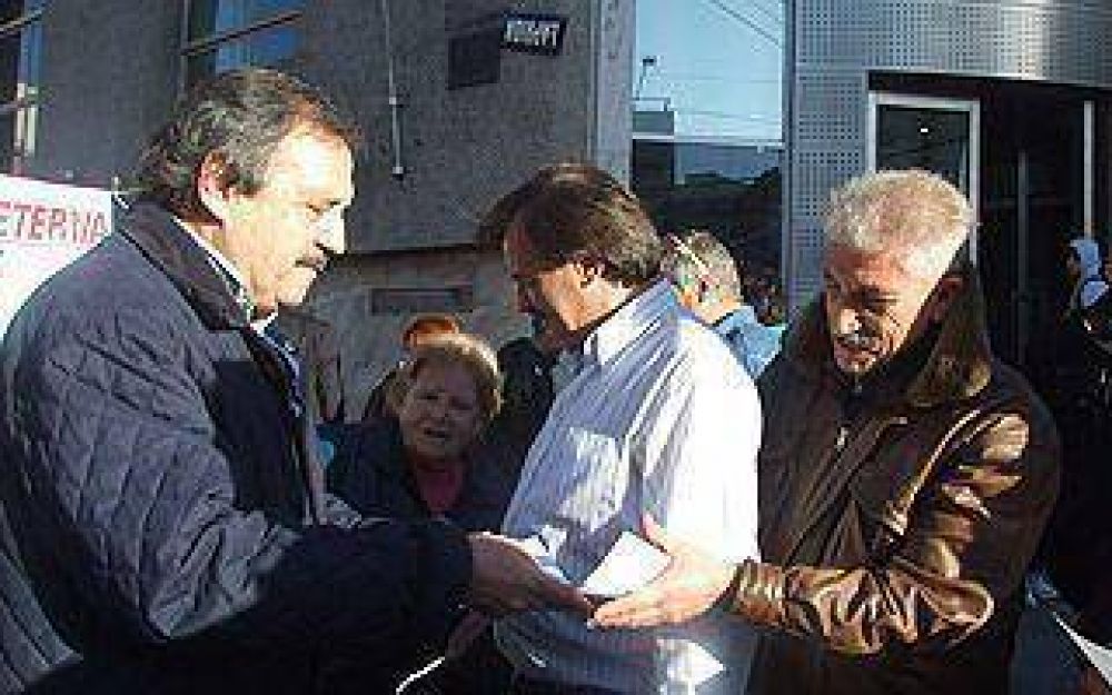 LOMAS: Alfons�n hizo campa�a contra la reforma constitucional