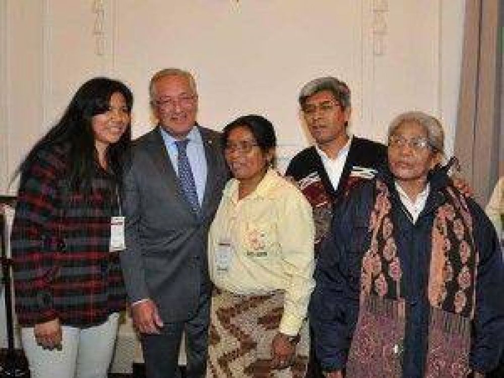 Fellner se manifest� a favor de �una Argentina en la que todos nos sintamos parte de lo mismo�