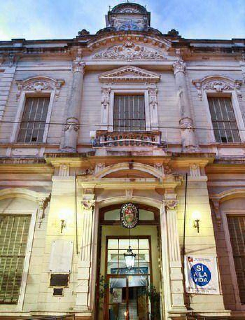 El aumento a los municipales significa un gasto cercano al mill�n y medio de pesos