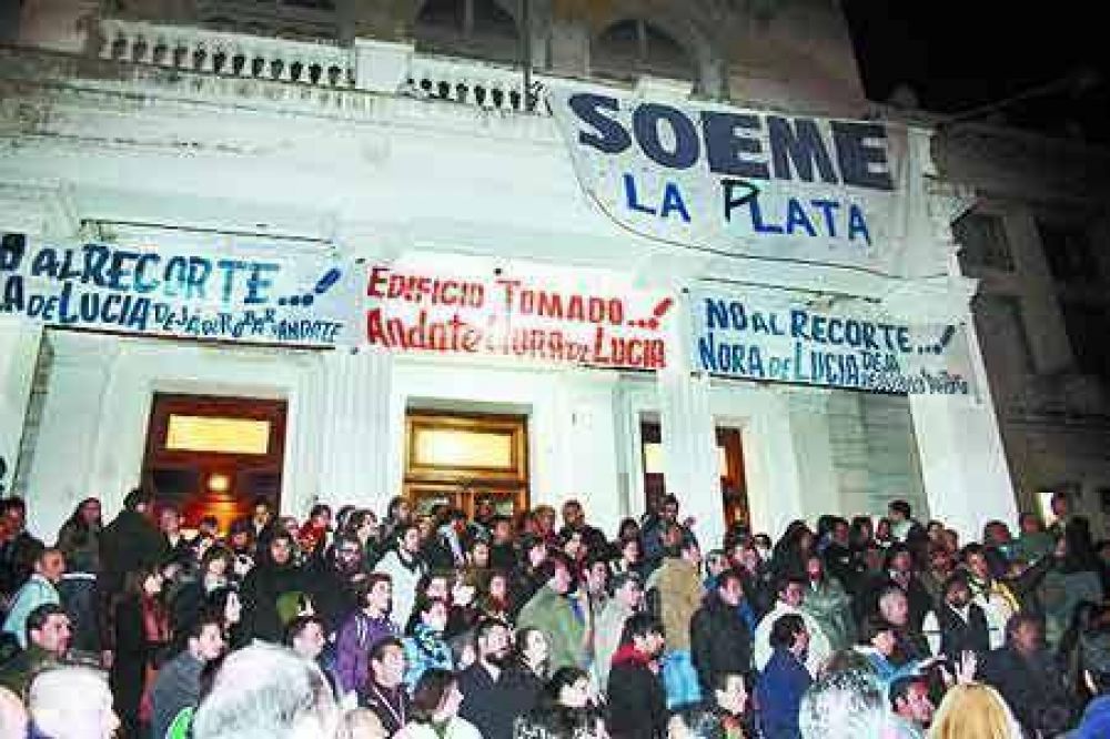 M�xima tensi�n en el conflicto por los recortes en la Direcci�n de Educaci�n