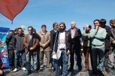 Mariotto junto a familiares de caso Bugatto