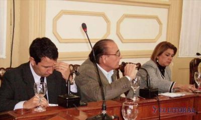 Un�nime apoyo de concejales al cierre de los cabarets y whisker�as