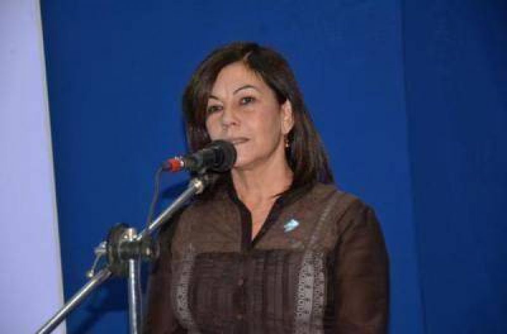 Enfermera denunci� desinteres y trato descort�s por parte de una funcionaria de Salud. D�cima est� pintado y desdibujado