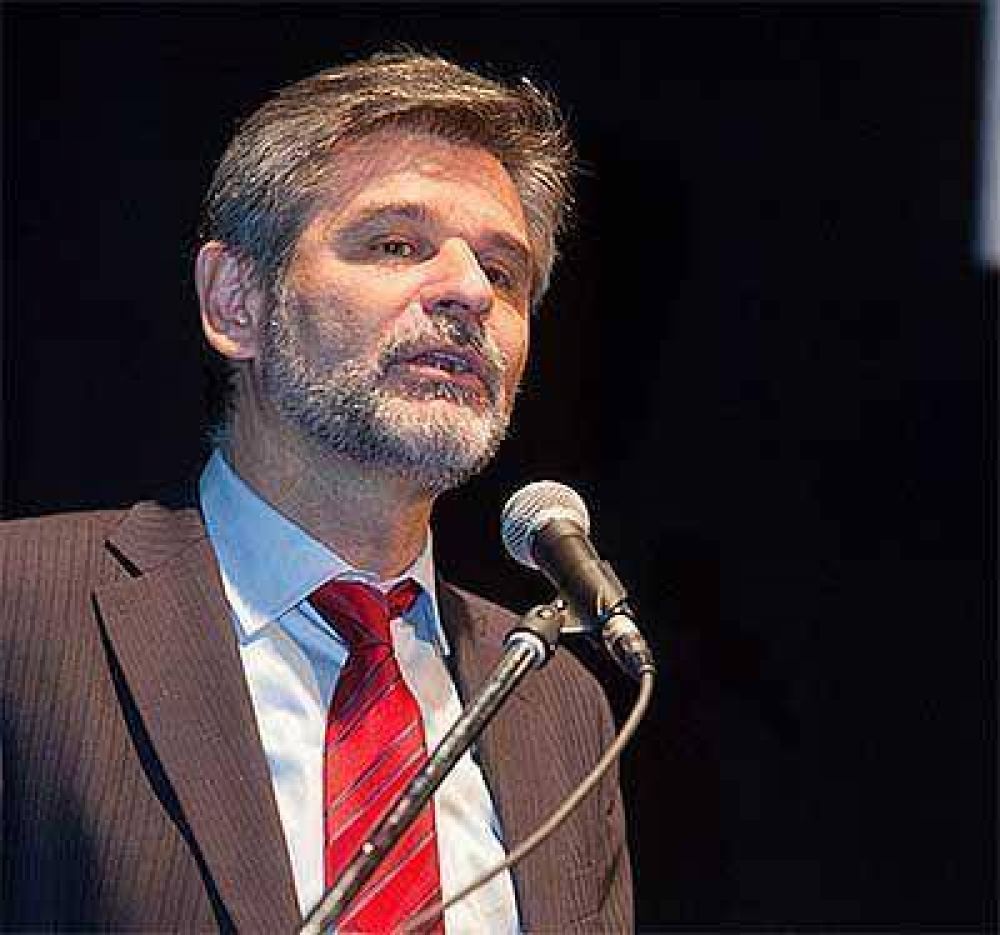 Filmus: �Gran Breta�a desoye a las Naciones Unidas y contin�a militarizando la regi�n"