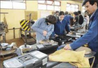 M�s de un mill�n y medio de pesos para escuelas t�cnicas de la provincia