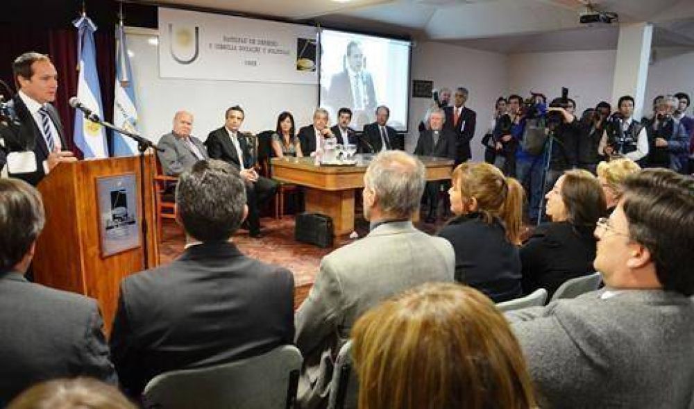 Camau: "Reformar el C�digo de acuerdo a los tiempos que vivimos es una pol�tica clara de la Presidenta"