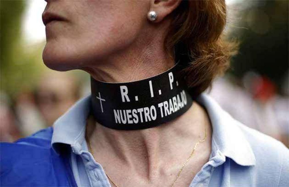 Espa�a aprob� el mayor ajuste de su historia bajo amenaza de rescate