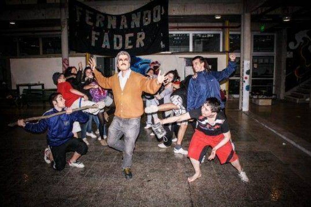 Un d�a en un colegio tomado: �C�mo se organizan los pibes?