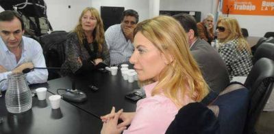 Conflicto en Escuelas: fracas� la reuni�n y la Provincia amenaza con reprimir