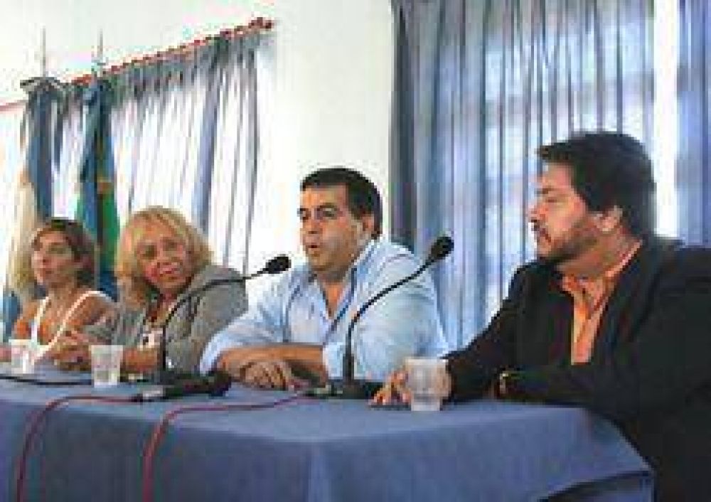 La intendente Giroldi entreg� mas de 190 pensiones asistenciales nacionales