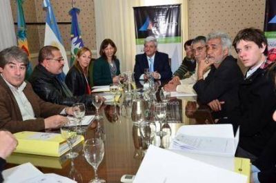 Andreotti firm� un convenio de pasant�as para alumnos de escuelas secundarias de la ciudad