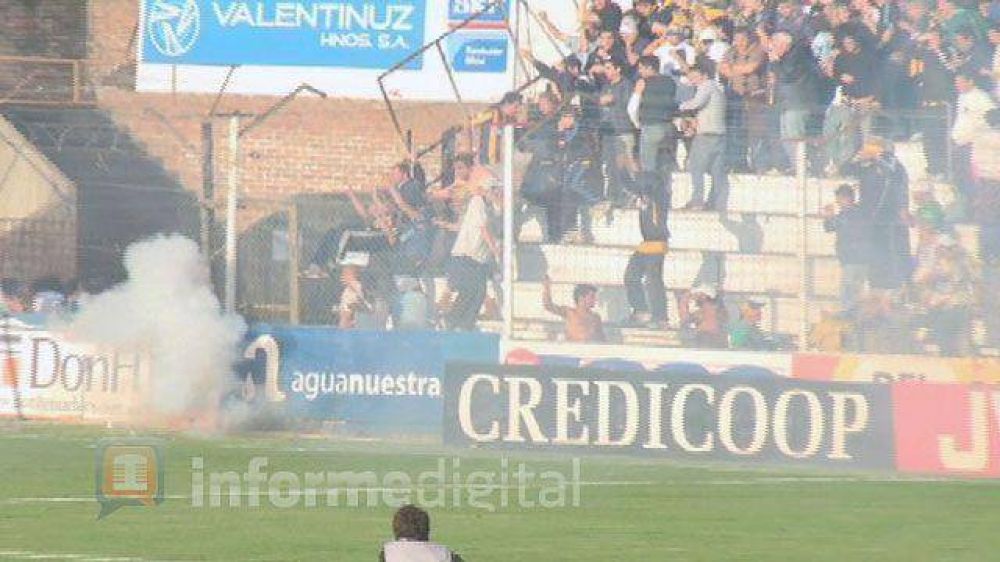 Dos polic�as lesionados durante los incidentes en el partido de Patronato