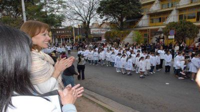 La escuela Rep�blica de Entre R�os celebr� su 50 aniversario