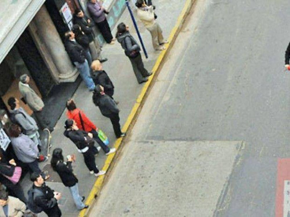 El municipio admite que empeoraron las frecuencias de los colectivos