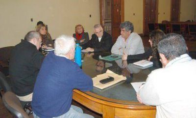 La posible instalaci�n de m�quinas de juego fue analizada por los concejales y el Obispo