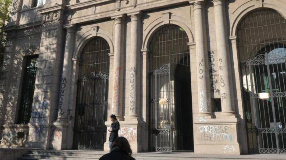 Dura controversia por aportes docentes a la Caja Complementaria