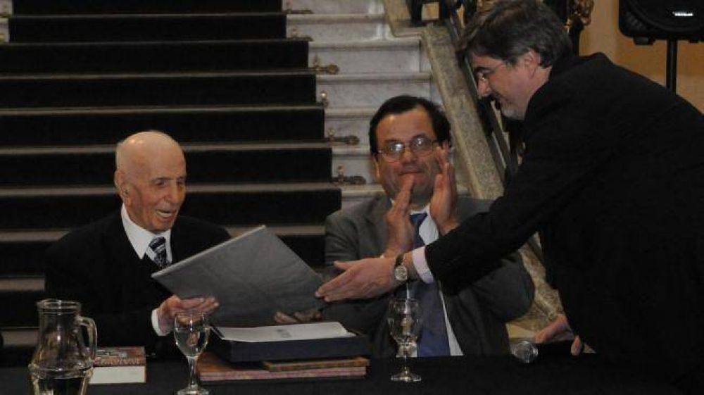 Aplausos y mucha emoci�n en el homenaje a Bischoff