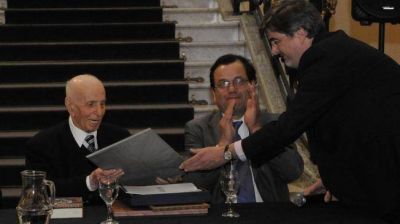 Aplausos y mucha emoci�n en el homenaje a Bischoff