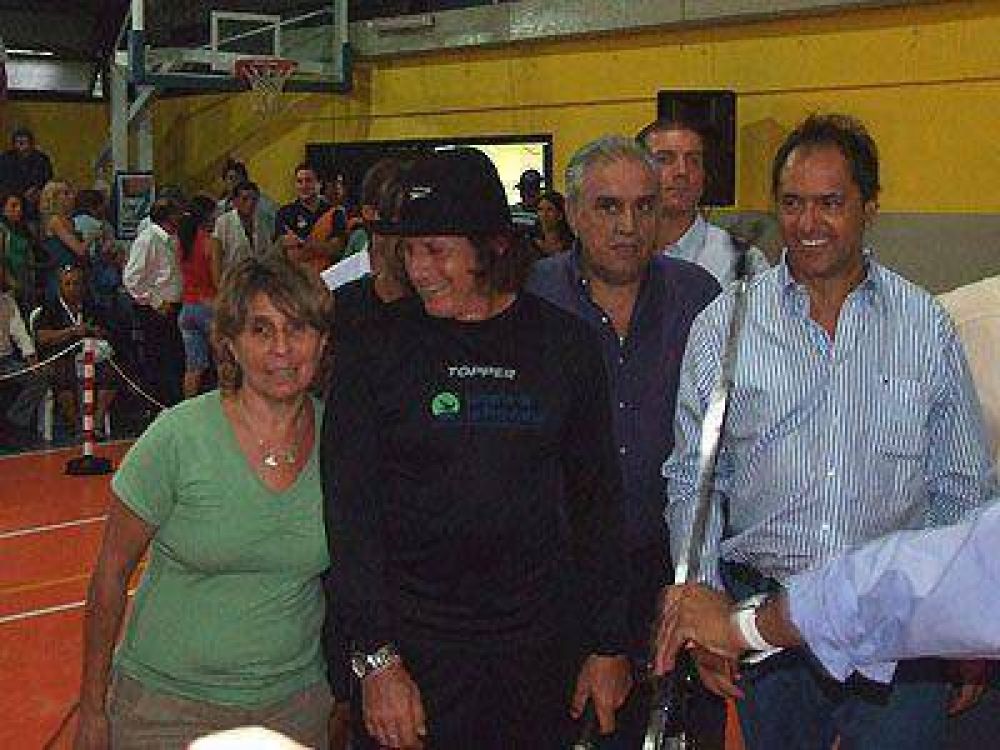  LOMAS | NUEVA VISITA DEL GOBERNADOR    Scioli recorri� obras y asisti� a una cl�nica de tenis de Vilas