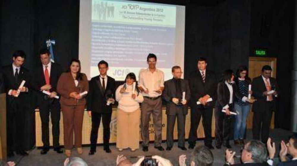Distinguen a dos j�venes cordobeses