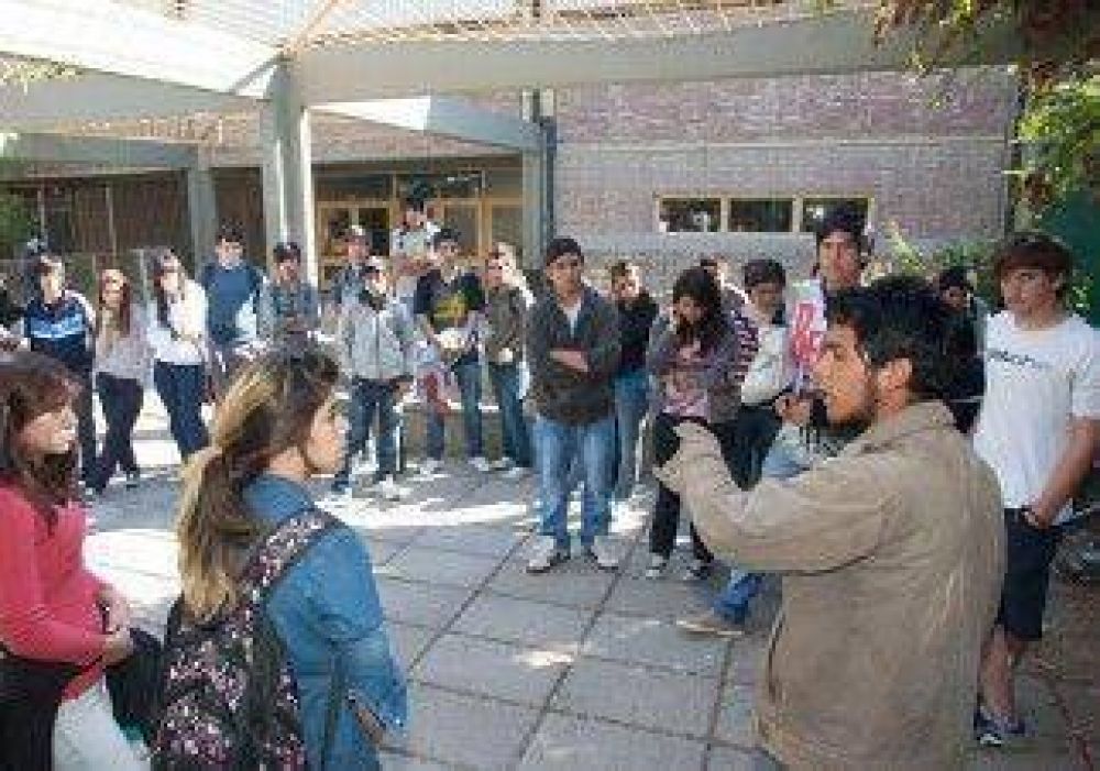 Alumnos se quejan por �abuso de licencias� de profesores 