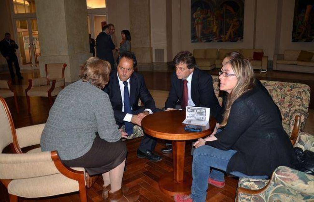 Scioli recibi� a la familia del arquitecto Lario