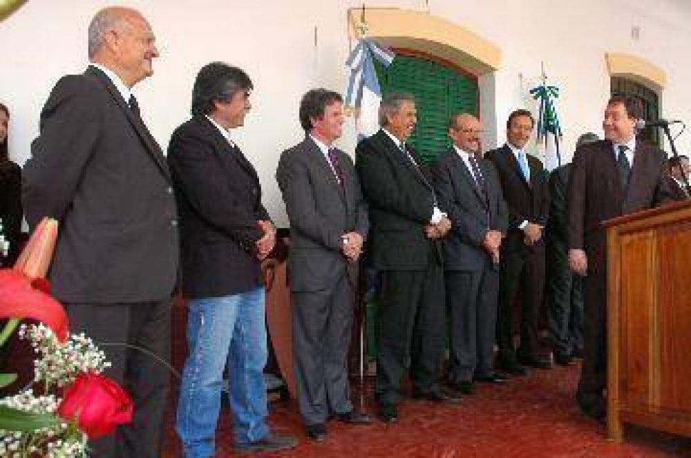 Nuevos ministros para estar cerca de Cristina