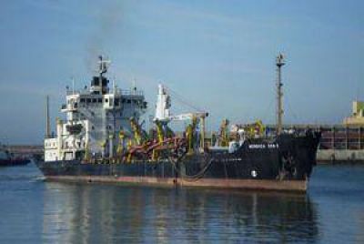 Buscan alternativas para superar la falta de dragado en el puerto