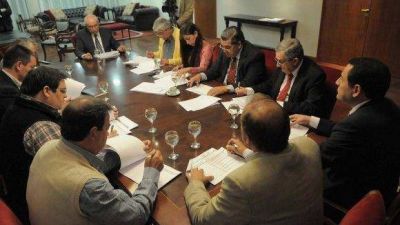 Oficialistas bautizar�n una escuela con el nombre de Le�n Alperovich  