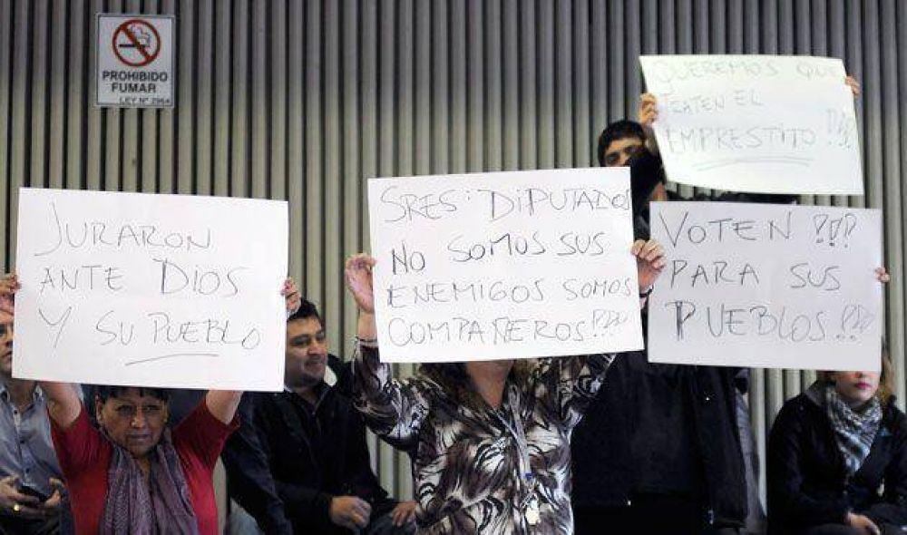 En medio del caos provincial, los diputados juegan a la pavada, repudiando �seguimiento a la presidenta�