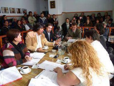 Empleados municipales logran la incorporaci�n de $ 150 al b�sico
