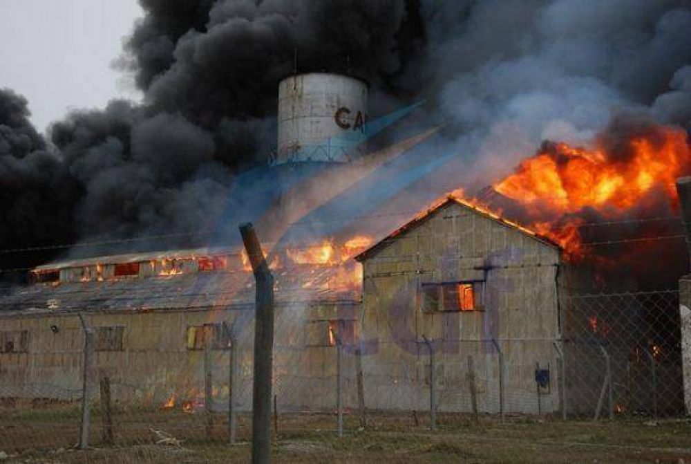 Otro incendio arras� una de las naves del hist�rico frigor�fico CAP