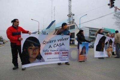 Solo cinco personas acompa�aron al padre de Sof�a en la marcha