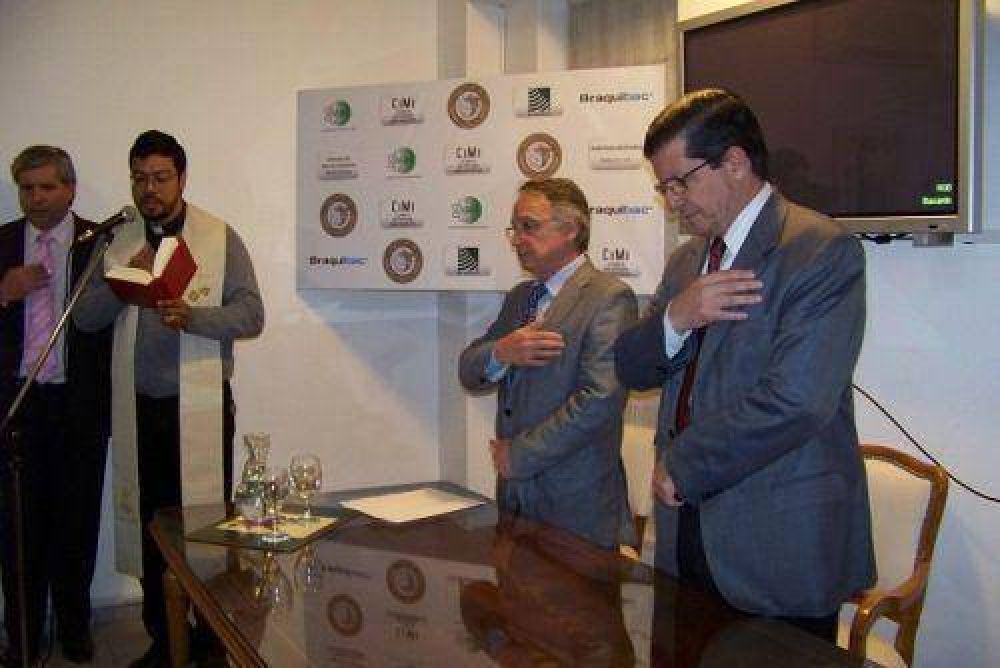 El Vicegobernador acompa�� la inauguraci�n de la cl�nica de cirug�a mini invasivas